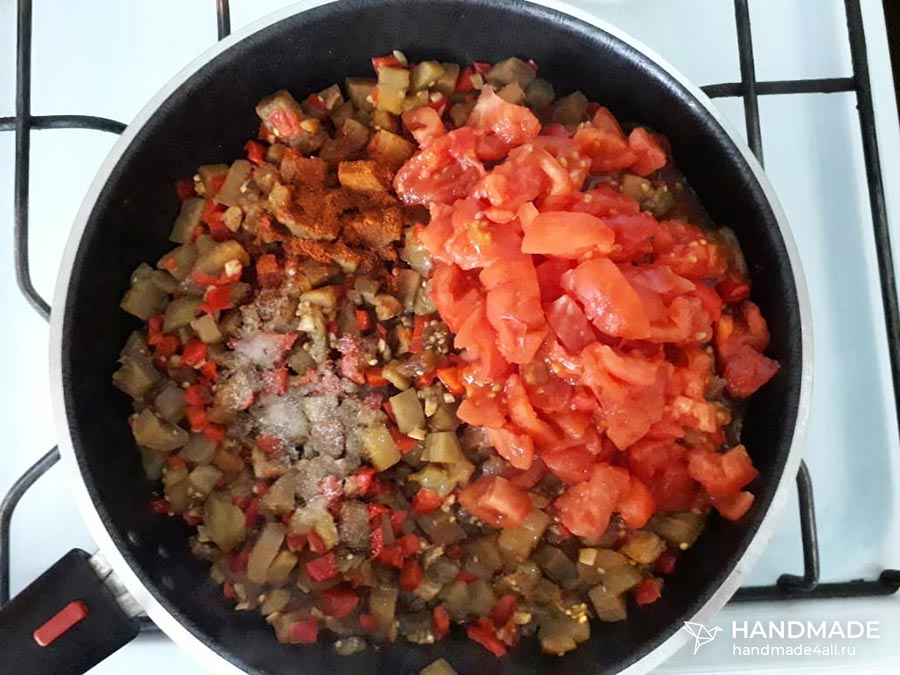 Овощное рагу с баклажанами на сковороде 